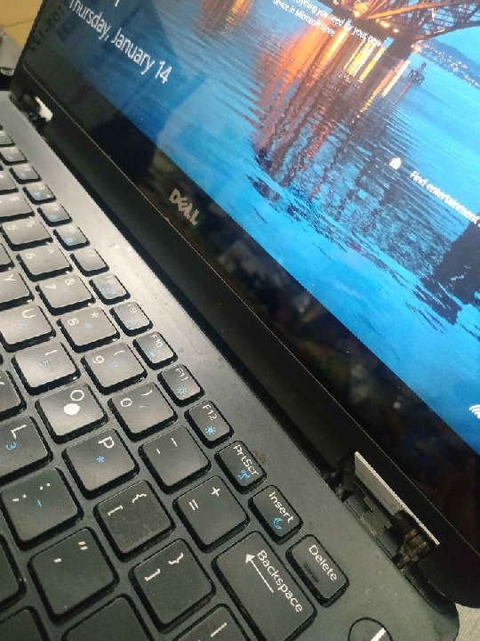 Dell e7270 i5 ram8GB SSD 256GB จอ touchscreen