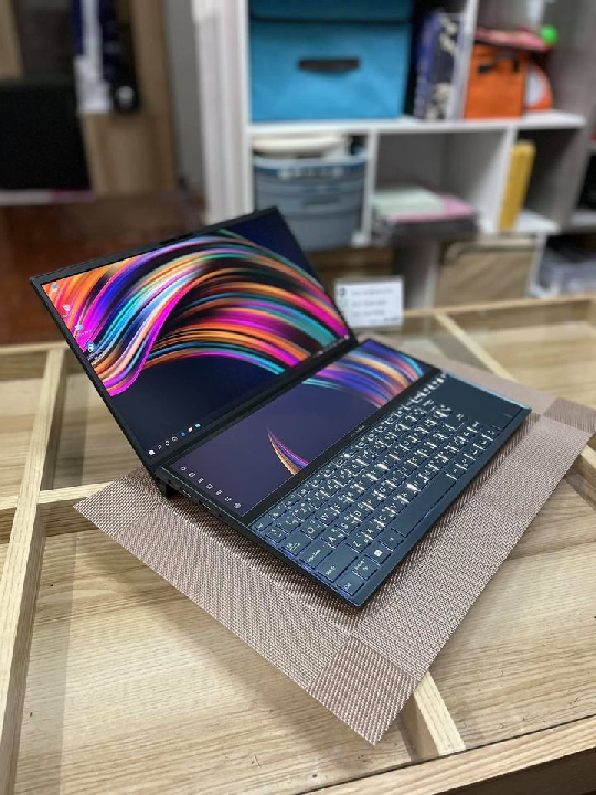 Notebook ASUS ZENBOOK 2จอ ล้ำๆ
