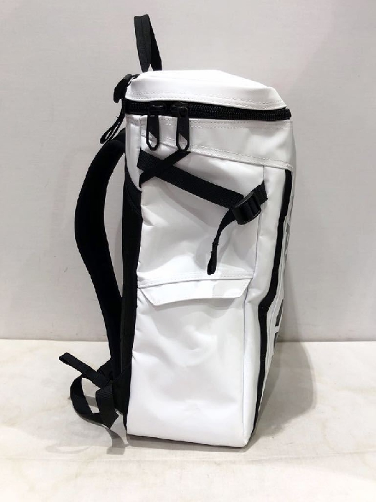 กระเป๋าเป้  The North Face White