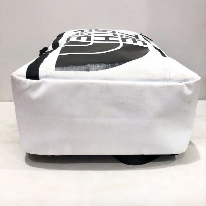 กระเป๋าเป้  The North Face White