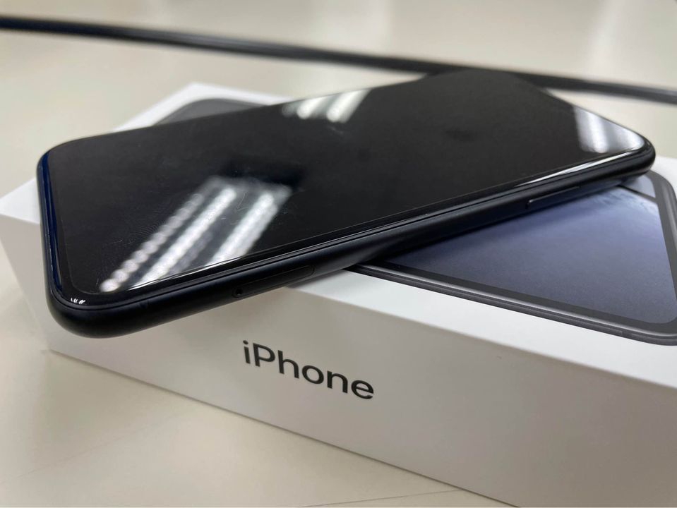 iPhone XR black 128GB