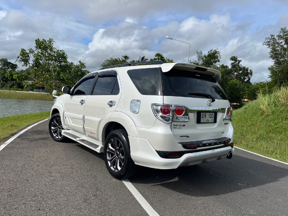 TOYOTA FORTUNER 3.0 TRD Sportivo 4WD AT ปี 2012