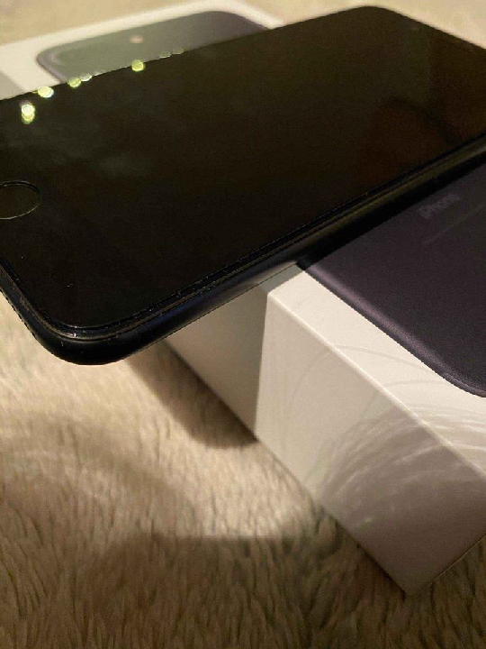 7plus black 32gb. TH