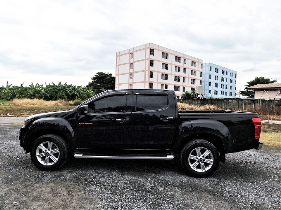 ISUZU ALL NEW D-MAX CAB4 1.9 Z Hi-lander เกียร์ออโต้ ปี 2017 สีดำ