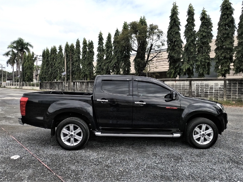 ISUZU ALL NEW D-MAX CAB4 1.9 Z Hi-lander เกียร์ออโต้ ปี 2017 สีดำ