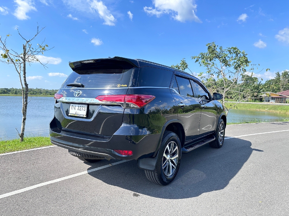 TOYOTA FORTUNER  2.8 V 2WD AT  2016