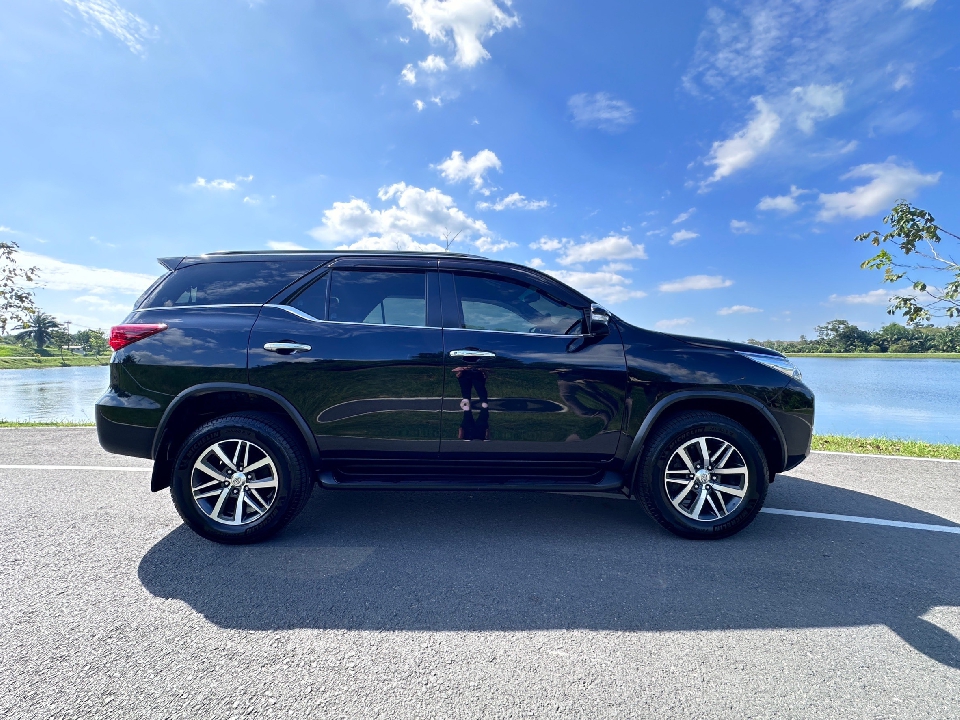 TOYOTA FORTUNER  2.8 V 2WD AT  2016