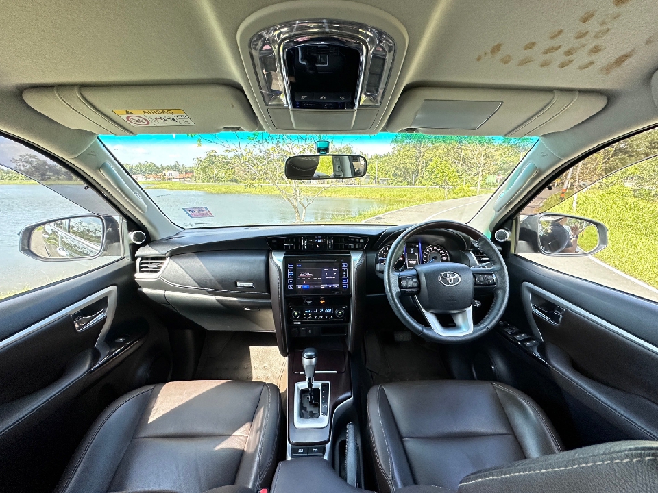 TOYOTA FORTUNER  2.8 V 2WD AT  2016