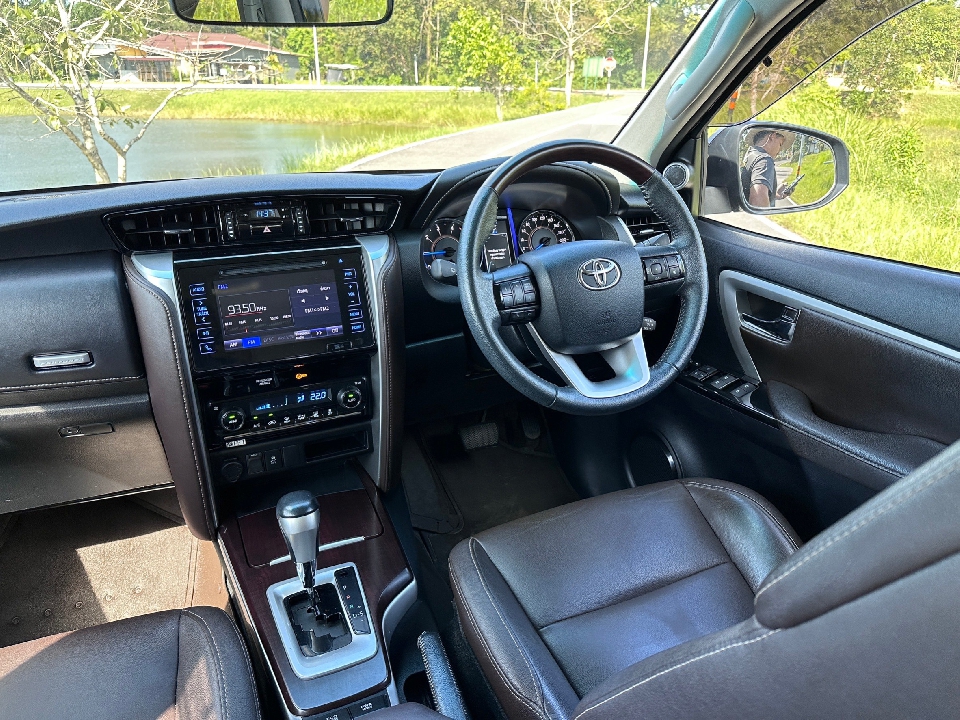 TOYOTA FORTUNER  2.8 V 2WD AT  2016