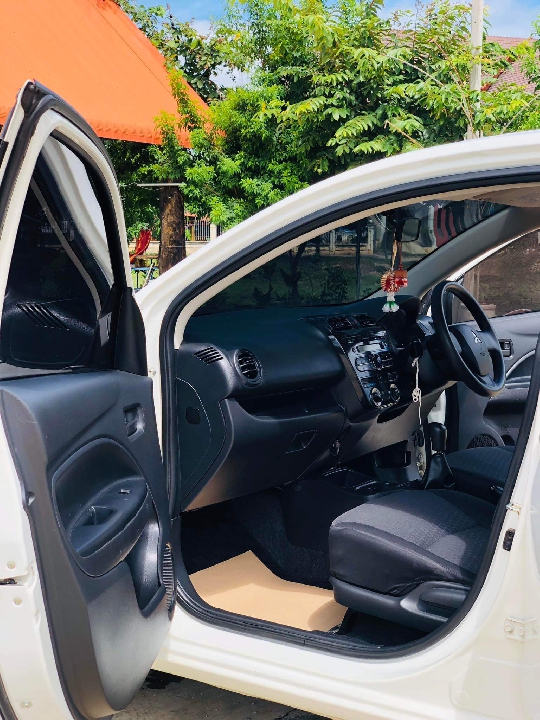 MITSUBISHI MIRAGE 1.2 Eco  ปี 2013 ตัวประหยัดน้ำมัน เกียร์ธรรมดา รุ่น 5ประตู