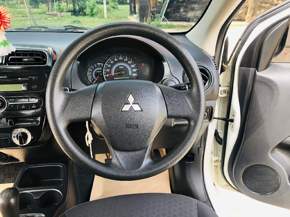 MITSUBISHI MIRAGE 1.2 Eco  ปี 2013 ตัวประหยัดน้ำมัน เกียร์ธรรมดา รุ่น 5ประตู