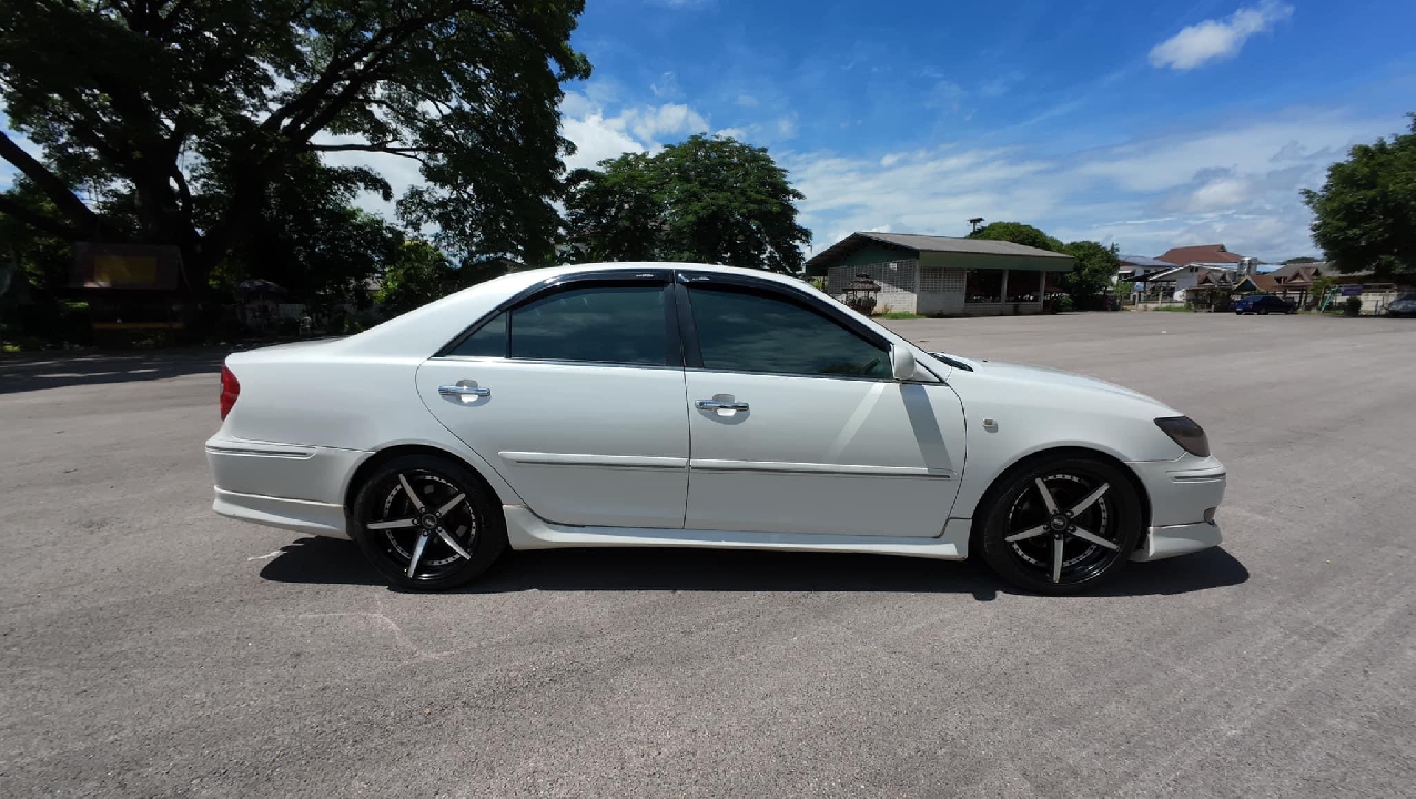 รถหรูอดีตราคาหลักล้าน รถออกห้างโตโยต้าลำปาง ต้องคันนี้ โตโยต้า คัมรี่ Toyota Camry