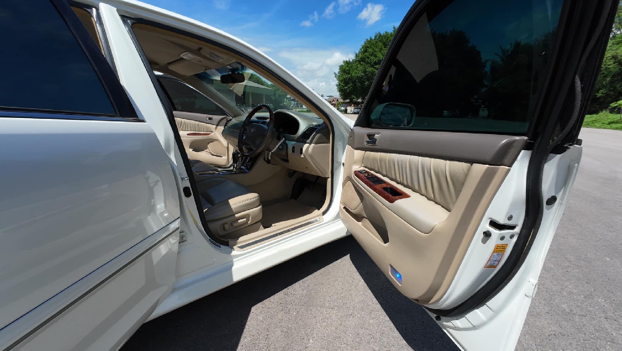 รถหรูอดีตราคาหลักล้าน รถออกห้างโตโยต้าลำปาง ต้องคันนี้ โตโยต้า คัมรี่ Toyota Camry