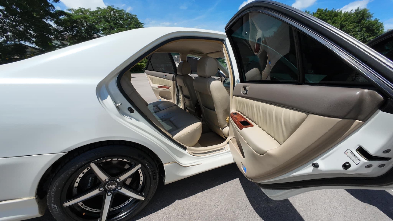 รถหรูอดีตราคาหลักล้าน รถออกห้างโตโยต้าลำปาง ต้องคันนี้ โตโยต้า คัมรี่ Toyota Camry