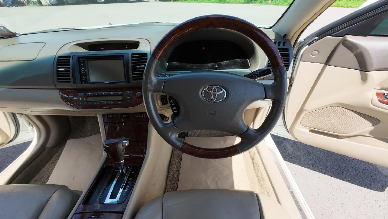 รถหรูอดีตราคาหลักล้าน รถออกห้างโตโยต้าลำปาง ต้องคันนี้ โตโยต้า คัมรี่ Toyota Camry