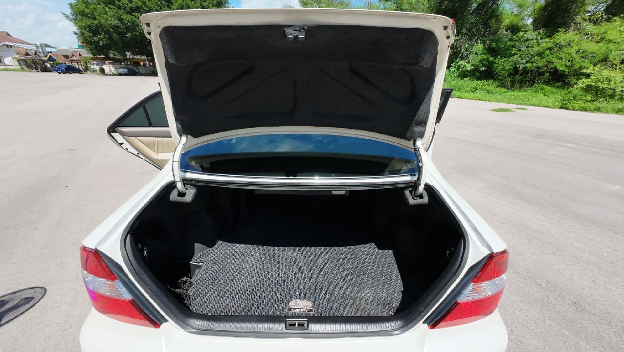 รถหรูอดีตราคาหลักล้าน รถออกห้างโตโยต้าลำปาง ต้องคันนี้ โตโยต้า คัมรี่ Toyota Camry