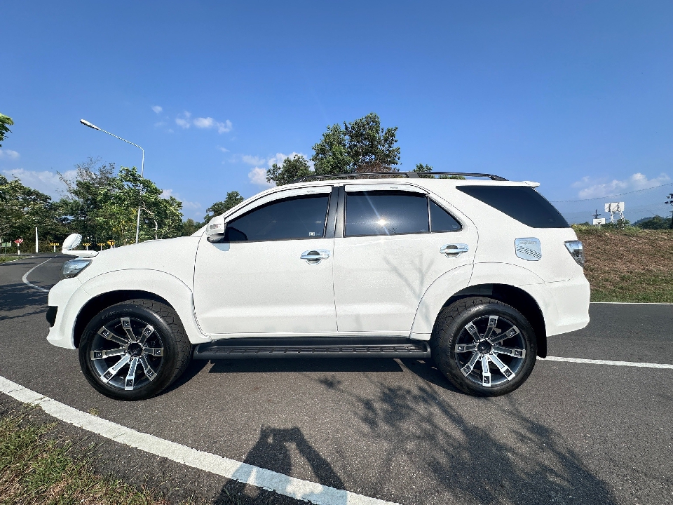 TOYOTA FORTUNER  2.5 G MT ปี 2012