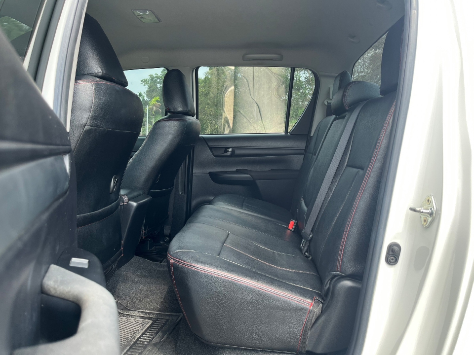 TOYOTA HILUX REVO 2.4 J PLUS DOUBLE CAB AT 2019