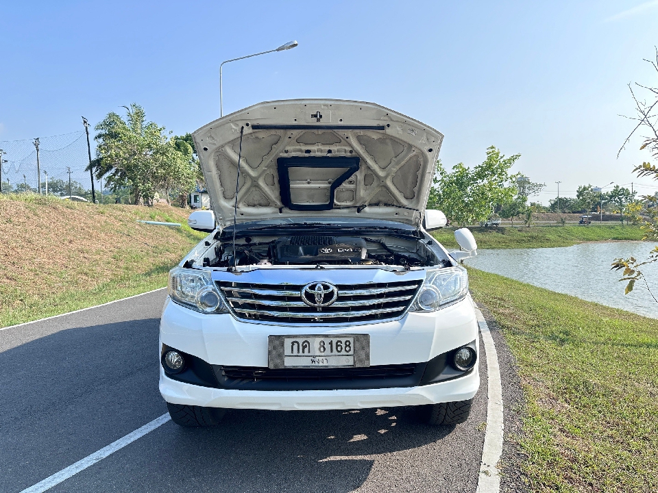 TOYOTA FORTUNER  2.5 G MT ปี 2012