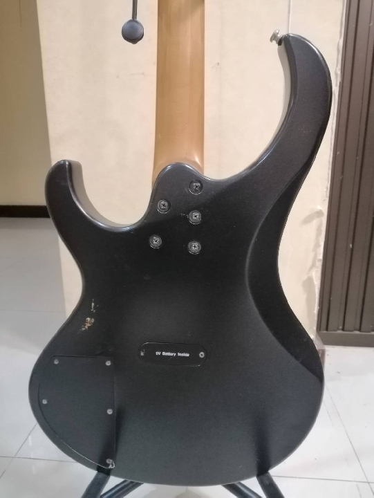 ขายเบสมือสอง ยี่ห้อibanez 7,500บาท