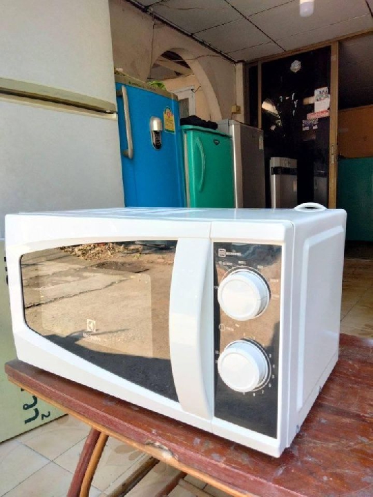 ขายไมโครเวฟElectrolux20ลิตรราคา850บาท