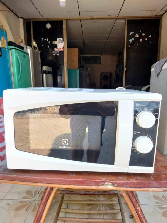 ขายไมโครเวฟElectrolux20ลิตรราคา850บาท