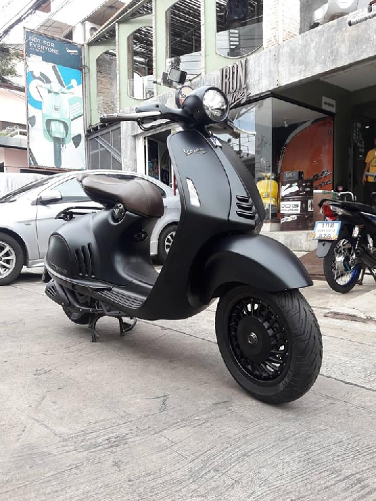 Vespa 946