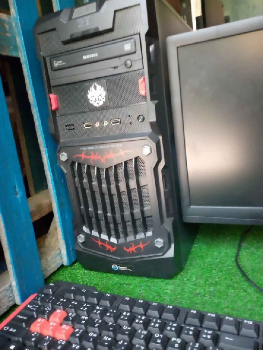 ขายคอมเล่นเกมส core I3เจน4พร้อมจอled19นิ้วสภาพนางฟ้า