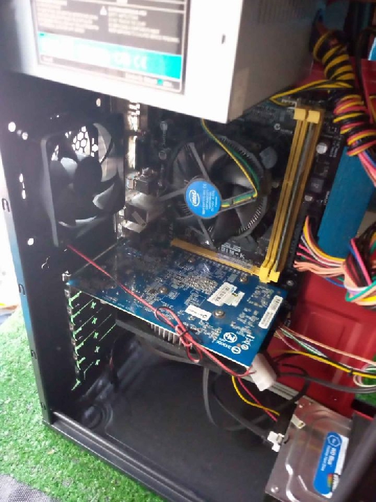 ขายคอมเล่นเกมส core I3เจน4พร้อมจอled19นิ้วสภาพนางฟ้า