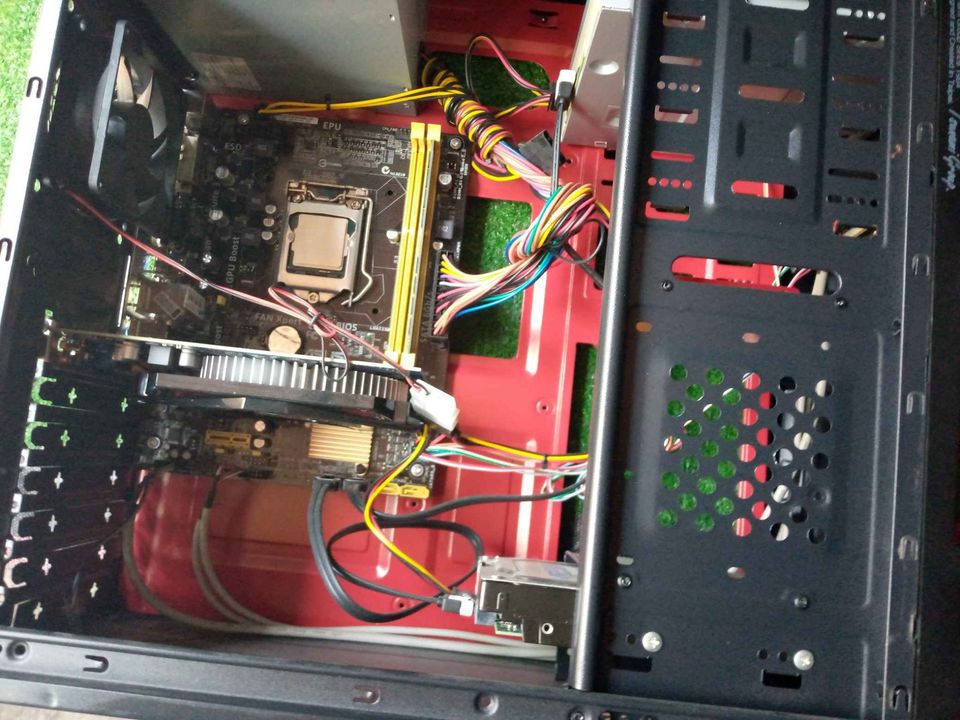 ขายคอมเล่นเกมส core I3เจน4พร้อมจอled19นิ้วสภาพนางฟ้า