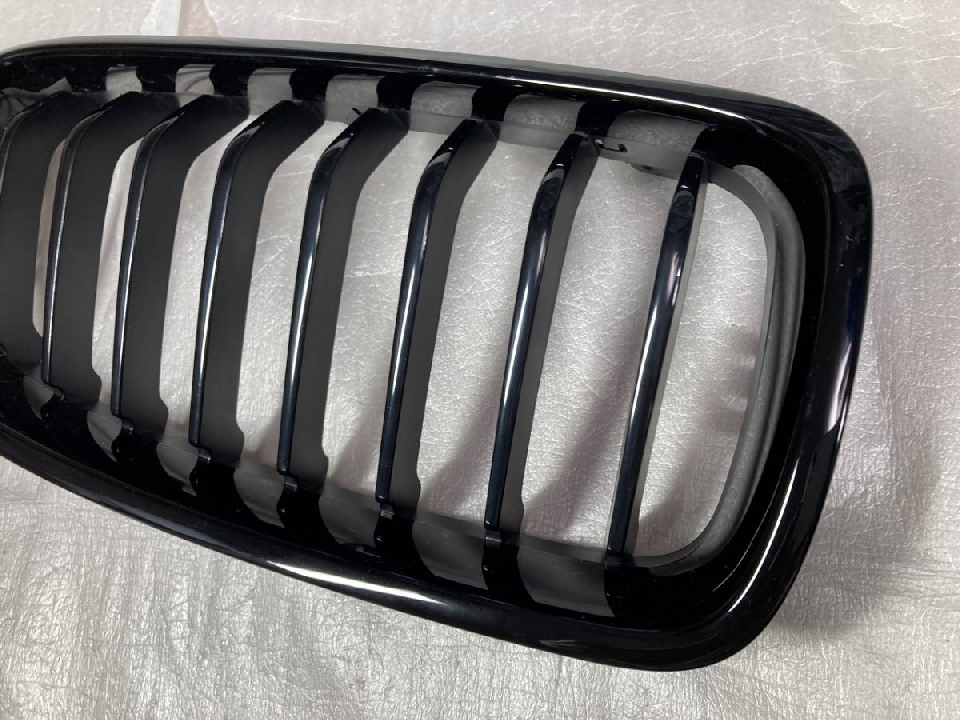 กระจังหน้าแท้   BMW F30 F31 3 Series Touring M Performance Black Kidney Grill