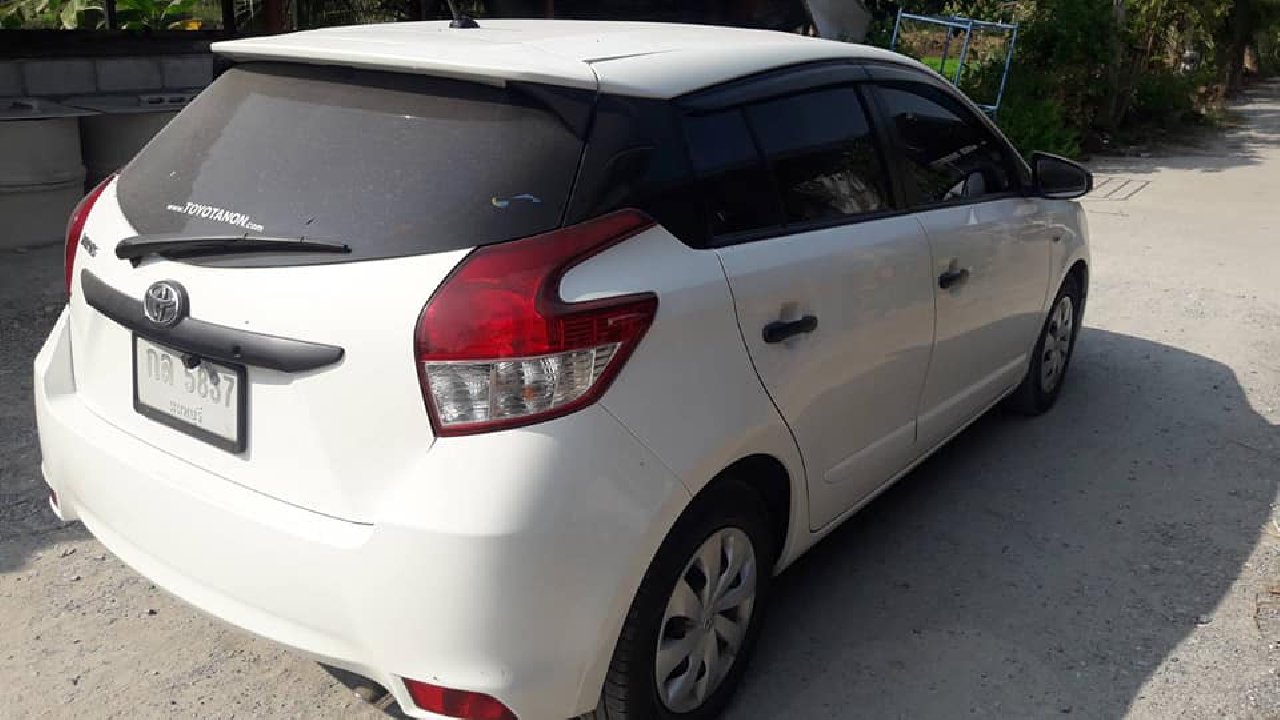 toyota yaris 
 J 2014