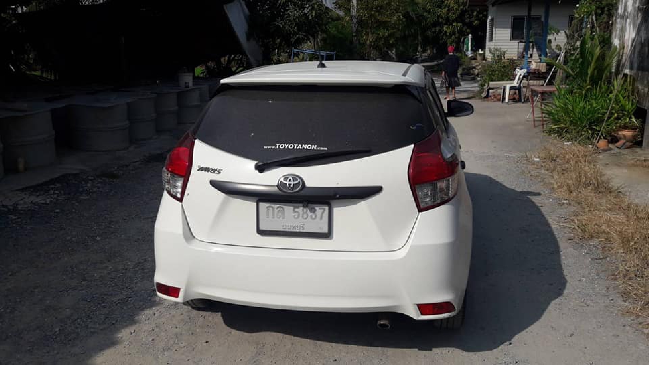 toyota yaris 
 J 2014