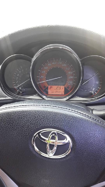 toyota yaris 
 J 2014