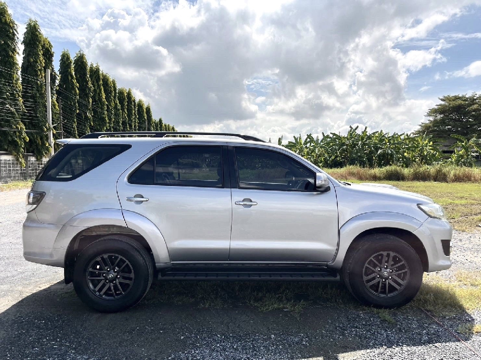 Toyota Fortuner 3.0 V เกียร์ออโต้ ปี 2014