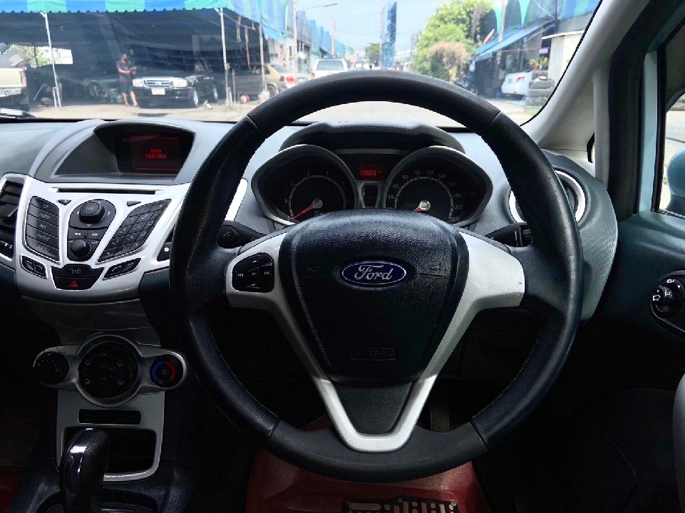 Ford Fiesta 1.6 S Sport hatchback สีฟ้า​-ดำ เกียร์ออโต้ ปี2012