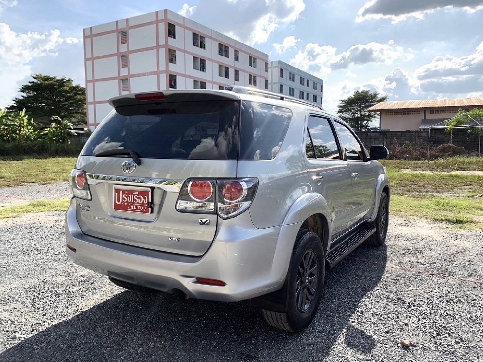 Toyota Fortuner 3.0 V เกียร์ออโต้ ปี 2014