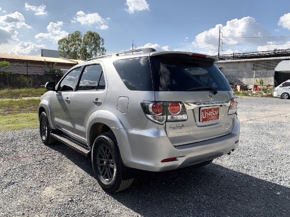 Toyota Fortuner 3.0 V เกียร์ออโต้ ปี 2014