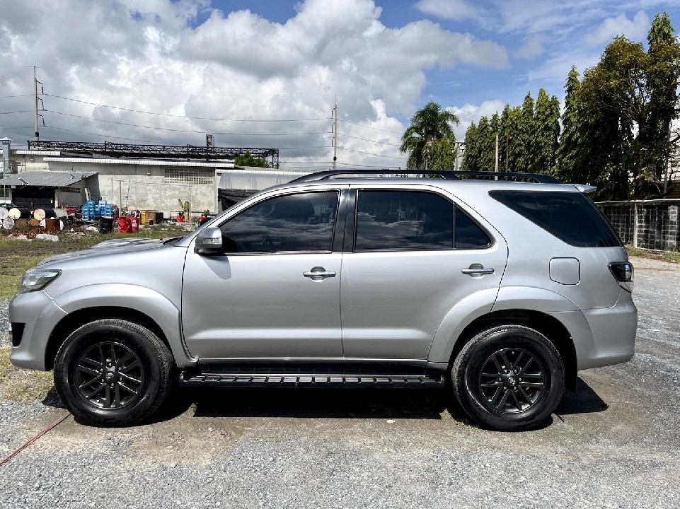 Toyota Fortuner 3.0 V เกียร์ออโต้ ปี 2014