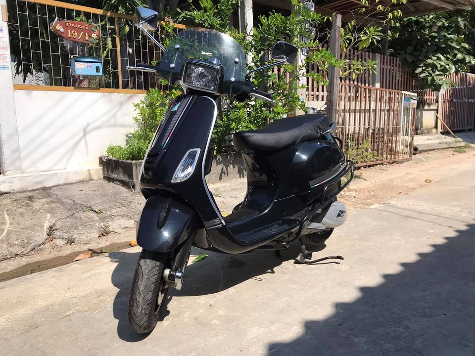 New vespa s125 iget carbon edition