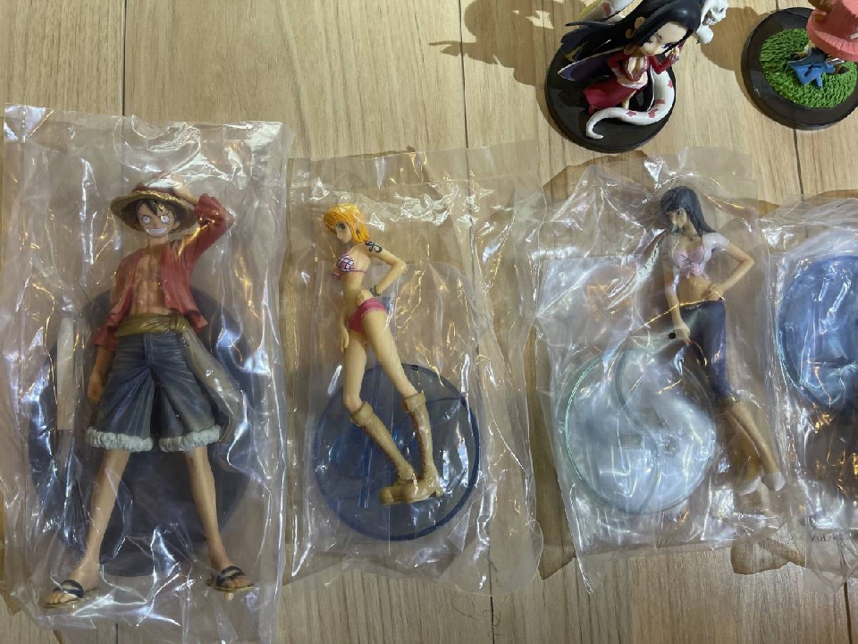 ฟิกเกอร์   ญี่ปุ่น 100% Hancock, Mihawk, Shanks และอื่น ๆ