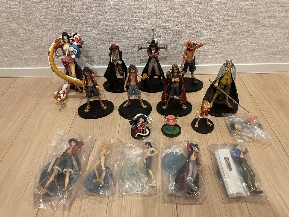 ฟิกเกอร์   ญี่ปุ่น 100% Hancock, Mihawk, Shanks และอื่น ๆ