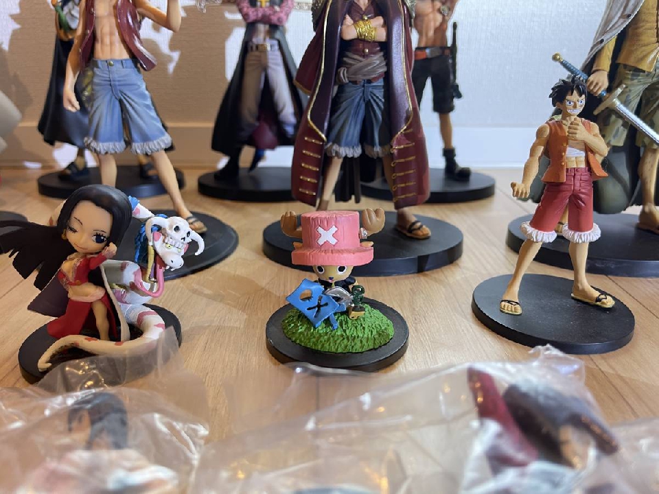 ฟิกเกอร์   ญี่ปุ่น 100% Hancock, Mihawk, Shanks และอื่น ๆ