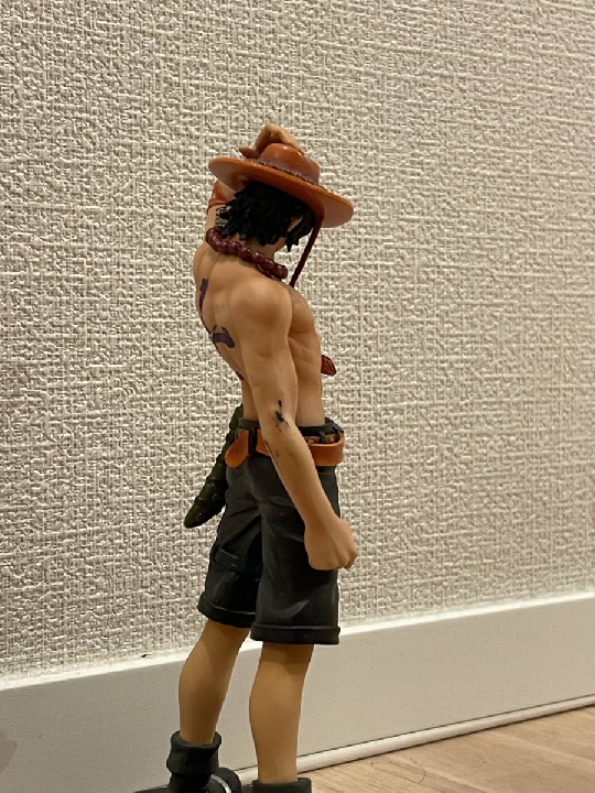 ฟิกเกอร์   ญี่ปุ่น 100% Hancock, Mihawk, Shanks และอื่น ๆ