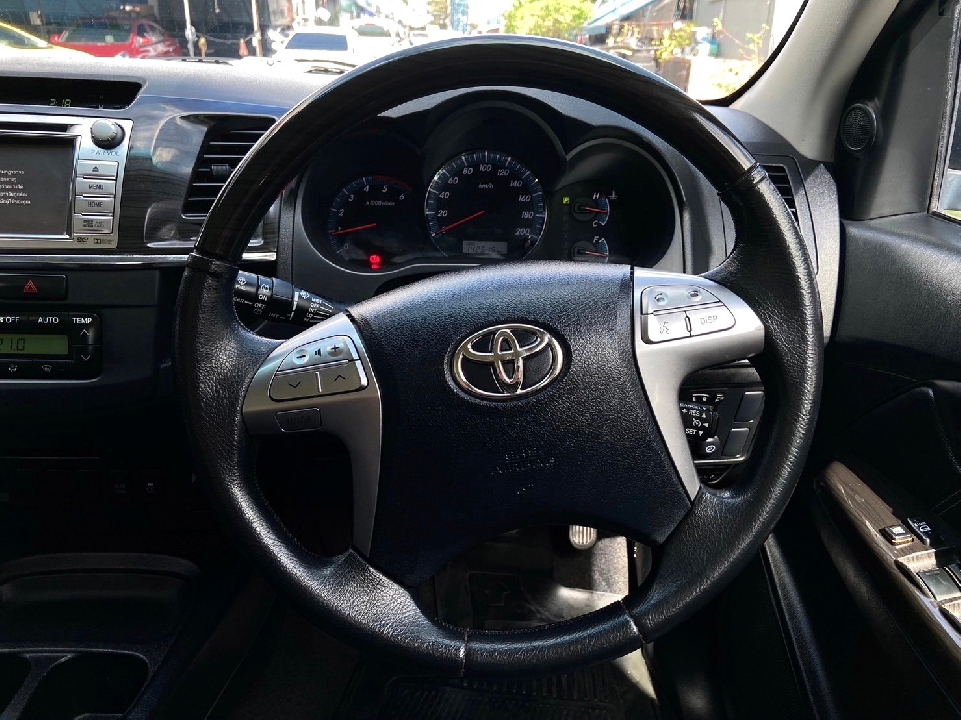 Toyota Fortuner 3.0 V เกียร์ออโต้ ปี 2014