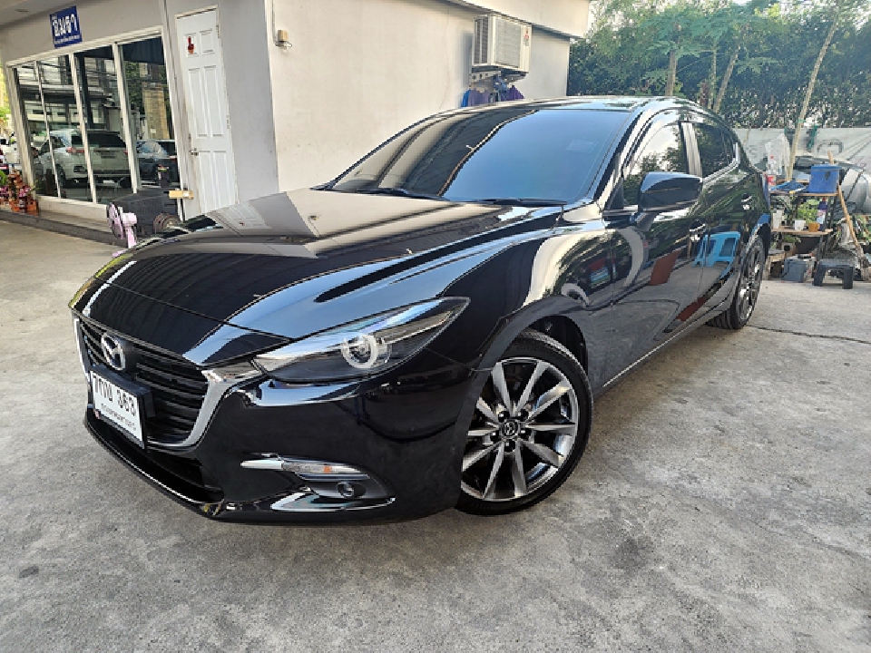 MAZDA 3 2.0 S 5Dr ปี2017จด18 มือเดียว น็อตไม่ขยับ ตัวถังสีเดิมทุกชิ้น Kดีฟรีดาวน์ สดลดได้ ไม่มีVAT