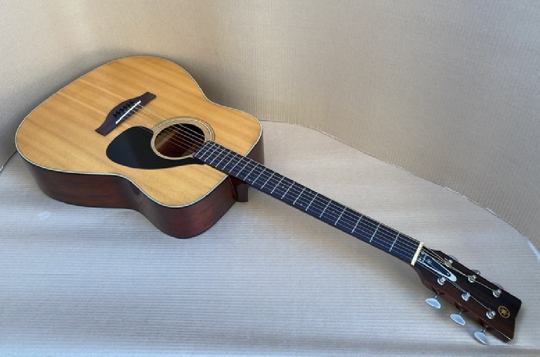หายากเครื่องดนตรี สวย ๆ 1972 ป้ายแดง YAMAHA กีต้าร์โปร่ง Yamaha FG-180