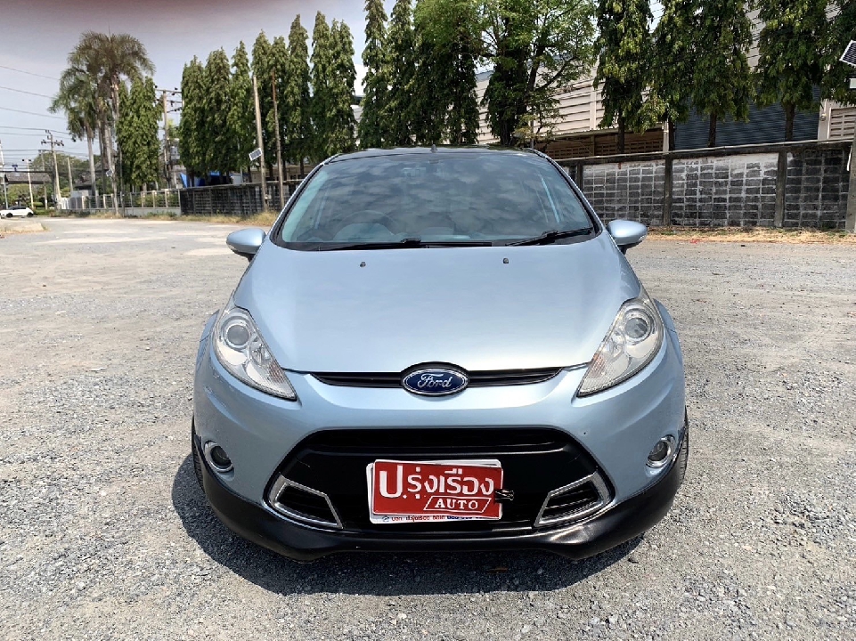 Ford Fiesta 1.6 S Sport hatchback สีฟ้า​-ดำ เกียร์ออโต้ ปี2012