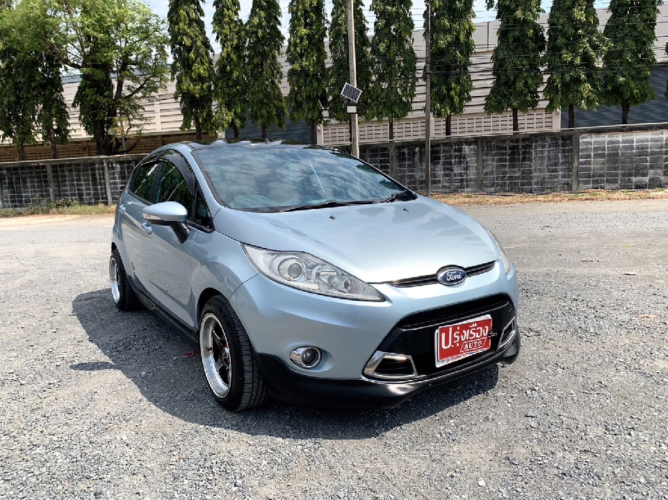 Ford Fiesta 1.6 S Sport hatchback สีฟ้า​-ดำ เกียร์ออโต้ ปี2012