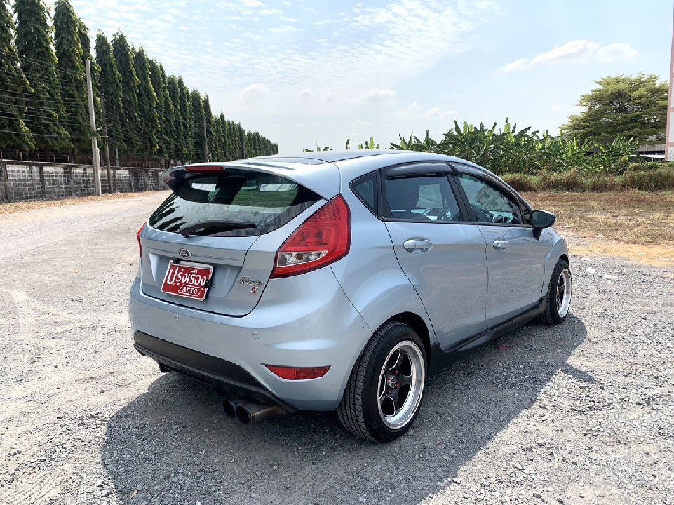 Ford Fiesta 1.6 S Sport hatchback สีฟ้า​-ดำ เกียร์ออโต้ ปี2012